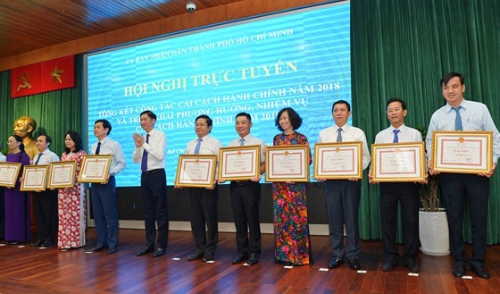 Bí thư Thành ủy TPHCM Nguyễn Thiện Nhân: Triệt để, đồng bộ và tăng tốc cải cách hành chính ảnh 6