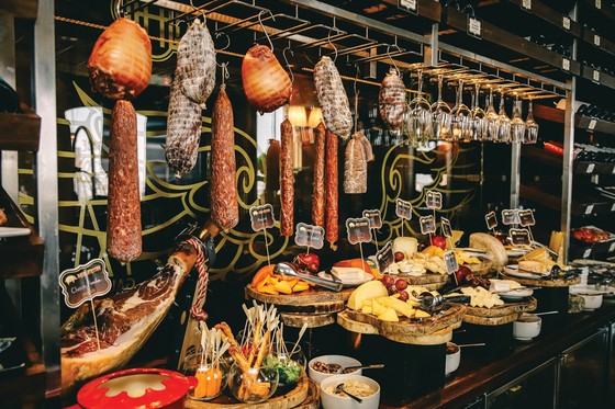 Tiệc rượu vang và phô mai cùng hôtel des arts saigon ảnh 1