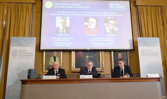 Nobel Vật lý 2019 vinh danh khám phá vũ trụ và hành tinh ngoài Hệ Mặt trời ảnh 1