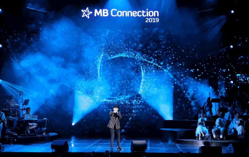 Đêm nhạc tri ân khách hàng của MB: “Khi ta 25 – Live Concert” - chạm đến trái tim khán giả ảnh 3