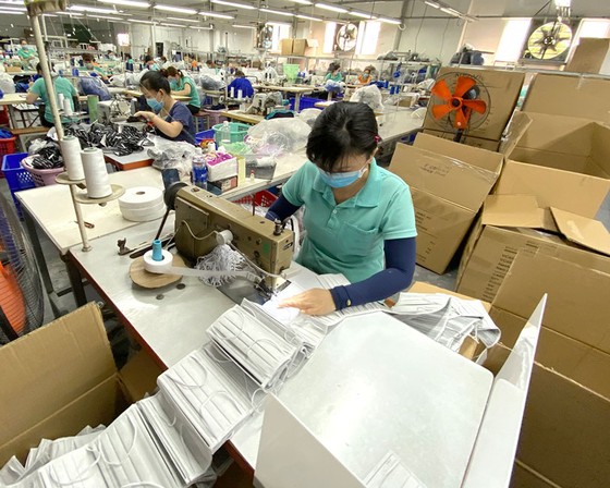 Nhiều doanh nghiệp tham gia sản xuất, cung ứng khẩu trang y tế ảnh 1