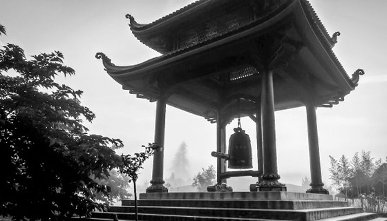 Tiếng chuông chùa giữa đại dương ảnh 1