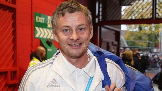 Man United mượn Thiên thần Solskjaer làm HLV tạm quyền ảnh 1
