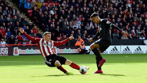 Sheffield United - Liverpool 0-1: Thủ thành Henderson tặng quà, Wijnaldum ghi điểm ảnh 7