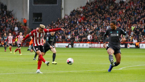 Sheffield United - Liverpool 0-1: Thủ thành Henderson tặng quà, Wijnaldum ghi điểm ảnh 3