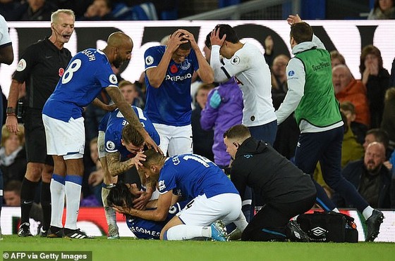Andre Gomes sẽ phẫu thuật cổ chân bị gãy ảnh 7