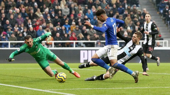 Đè bẹp Newcastle, Leicester vững ngôi nhì bảng ảnh 2
