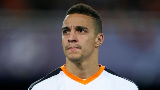 Sau Hazard, Real Madrid mất thêm Benzema và Bale ảnh 2