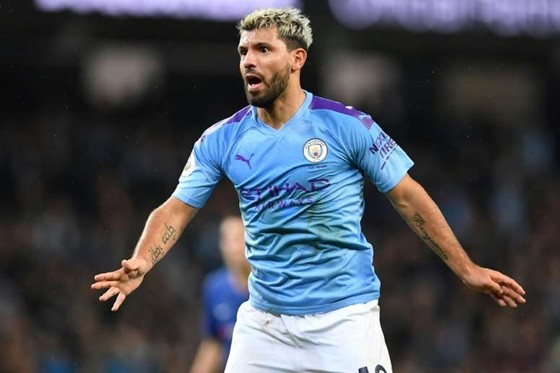 Sốc: Sao Man City mở tiệc đêm mừng chiến thắng Aston Villa 6-1 với 22 người mẫu đến từ Italia ảnh 2