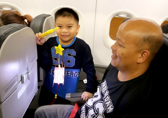 Hành khách nhí đáng yêu mùa trung thu Vietjet ảnh 4