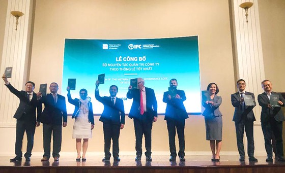 HOSE lần đầu công bố bộ nguyên tắc quản trị công ty theo tiêu chuẩn OECD ảnh 1