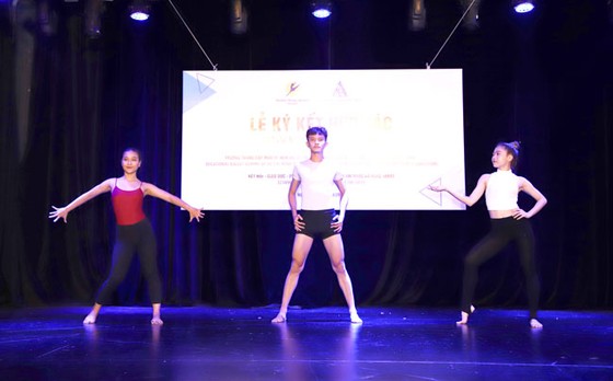 Trường Múa TPHCM ký kết AMPA Education mở rộng vũ đạo chuẩn quốc tế ảnh 2