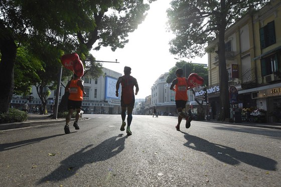 Trao giải cuộc thi ảnh VPBank Hanoi Marathon Run & Share 2019 ảnh 6
