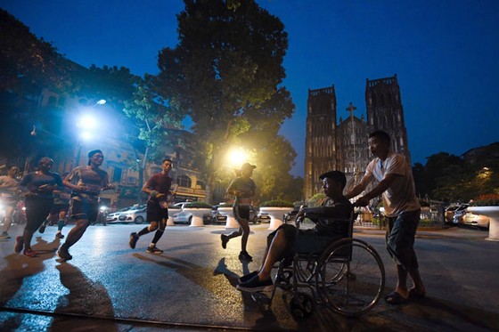 Trao giải cuộc thi ảnh VPBank Hanoi Marathon Run & Share 2019 ảnh 3