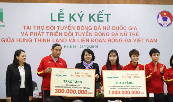Hưng Thịnh Land tài trợ 100 tỷ đồng cho bóng đá nữ Việt Nam ảnh 1