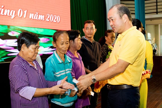 Đất Xanh chung tay mang tết ấm cúng cho người dân Đức Hòa ảnh 1