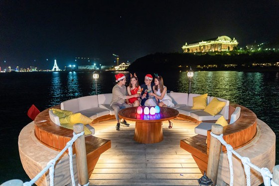 7 phong cách du xuân độc đáo chỉ có ở Vinpearl Nha Trang ảnh 7