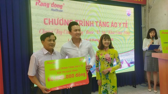 Chung tay chống dịch Covid - 19 ảnh 16