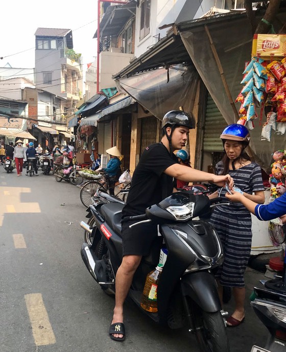 Những hình ảnh toàn dân phòng chống dịch tại Hà Nội và TPHCM ảnh 22