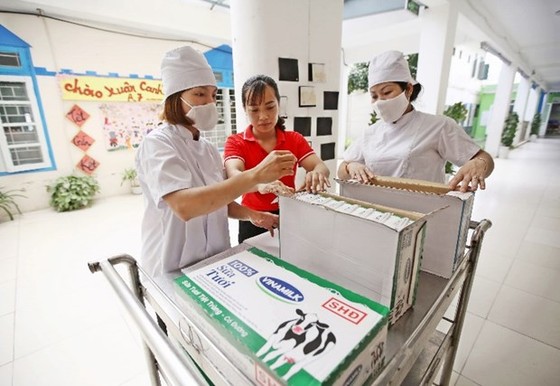Hơn 1 triệu trẻ em Hà Nội được thụ hưởng sữa học đường hình ảnh 2 Hon 1 trieu tre em Ha Noi duoc thu huong sua hoc duong hinh anh 2