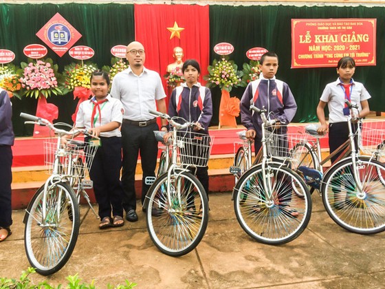 TNG Holdings Vietnam trao tặng xe đạp cho học sinh nghèo Gia Lai ảnh 1