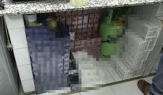 Dùng ô tô vận chuyển thuốc lá lậu từ Long An về TPHCM ảnh 2