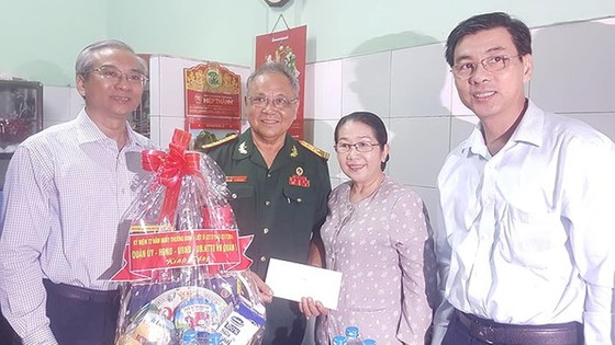Bí thư Thành ủy TPHCM Nguyễn Thiện Nhân thăm gia đình chính sách ảnh 4