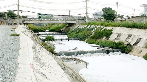 Khiển trách nguyên Giám đốc Công ty Thoát nước TPHCM vì không theo quy chế tặng, nhận quà ảnh 2