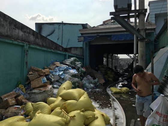Cháy xưởng tái chế phế liệu vùng ven TPHCM ảnh 6