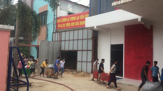 Cháy lớn tại công ty may mặc ở Hóc Môn, công nhân tháo chạy tán loạn ảnh 2