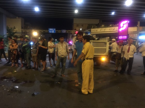 Nữ tài xế ô tô có biểu hiện say xỉn tông hàng loạt xe, một người chết ảnh 4