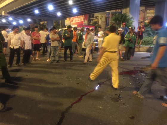 Nữ tài xế ô tô có biểu hiện say xỉn tông hàng loạt xe, một người chết ảnh 3