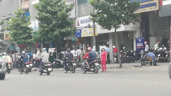 Nam thanh niên nghi dùng súng cướp ngân hàng giữa ban ngày ảnh 5