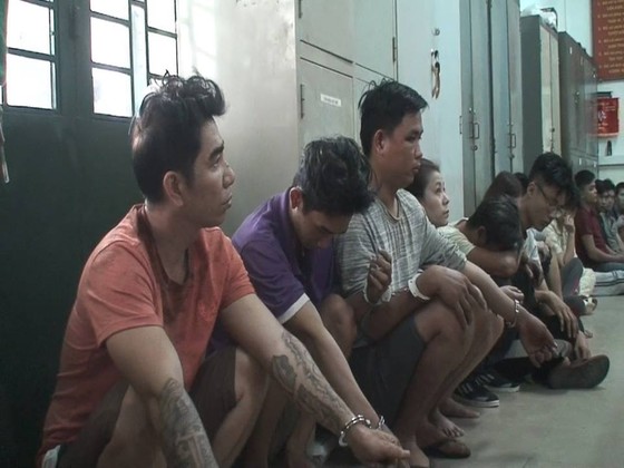 Bí ẩn trong căn nhà cấp 4 có dàn đèn karaoke “khủng” ảnh 4