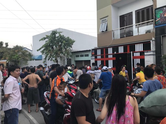 Sau khám xét nhà riêng và nhà cha mẹ, tiếp tục khám xét quán karaoke của Phúc "XO" ảnh 12