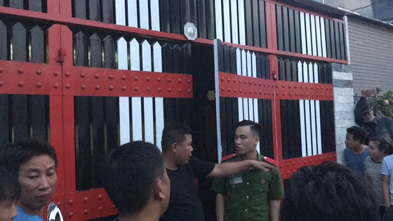 Sau khám xét nhà riêng và nhà cha mẹ, tiếp tục khám xét quán karaoke của Phúc "XO" ảnh 11