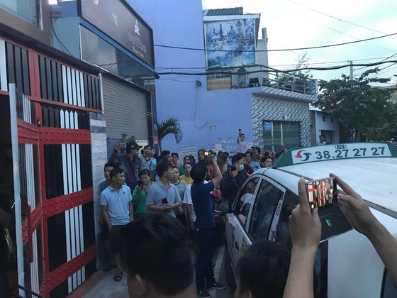 Sau khám xét nhà riêng và nhà cha mẹ, tiếp tục khám xét quán karaoke của Phúc "XO" ảnh 10