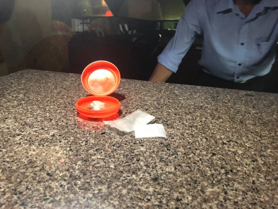 Kiểm tra quán bar Oxy Beer Club, hàng chục “dân chơi” dương tính với ma tuý ảnh 5