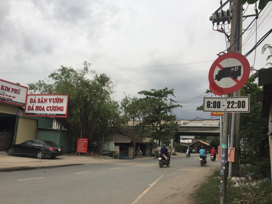 Xe ben lao vào quán cơm, 2 người bị thương nhập viện cấp cứu ảnh 6