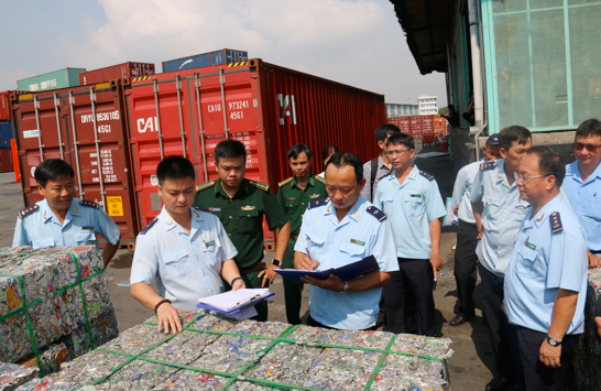 Bắt giữ 4 container phế liệu xuất khẩu luồng xanh, trốn thuế hơn 500 triệu đồng ảnh 2