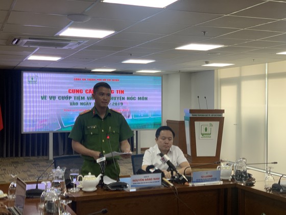Khởi tố các đối tượng dùng súng cướp tiệm vàng ở huyện Hóc Môn ảnh 7