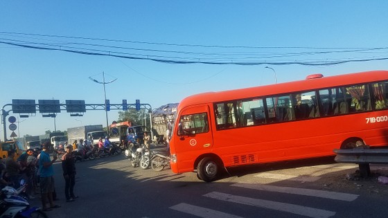Va chạm giữa xe khách và xe tải, 5 người nhập viện ảnh 2
