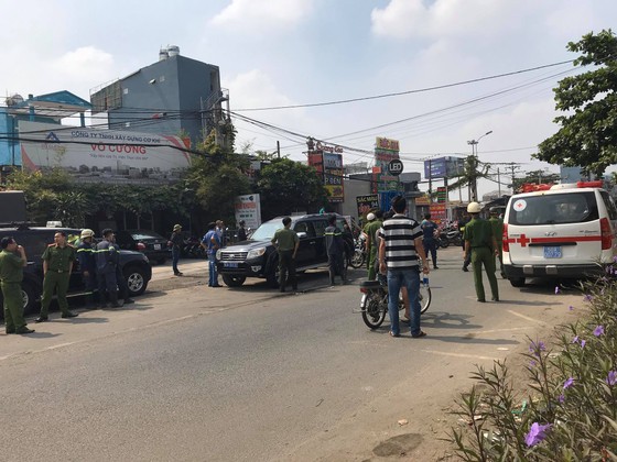 Thanh niên nghi ngáo đá đánh vợ và con nhỏ ở TPHCM ảnh 1