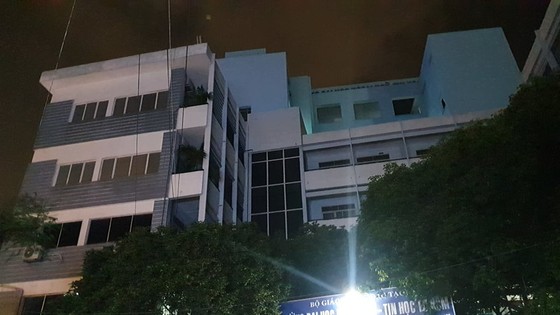 Thanh niên rơi từ tầng 6 trường Đại học Ngoại ngữ – Tin học tử vong ảnh 1