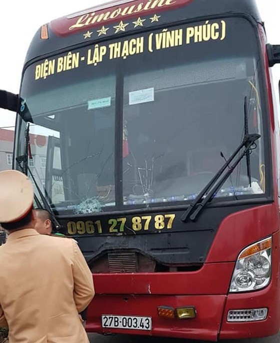 Xe khách đâm vào đoàn người đưa tang, 7 người tử vong tại Vĩnh Phúc ảnh 1