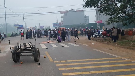 Xe khách đâm vào đoàn người đưa tang, 7 người tử vong tại Vĩnh Phúc ảnh 3
