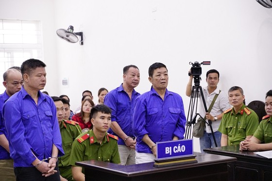 Hoãn xử trùm bảo kê chợ Long Biên Hưng “kính” ảnh 3
