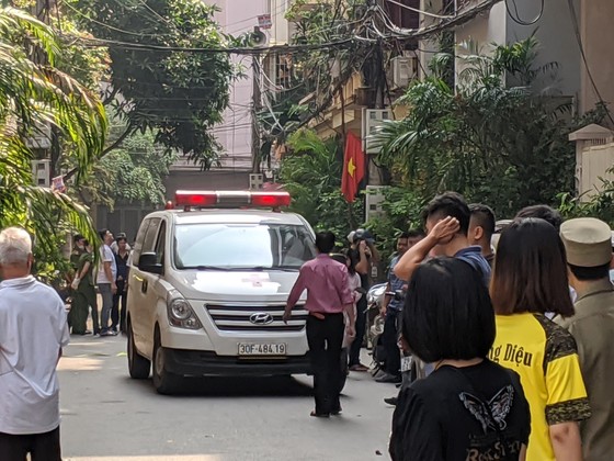 Hà Nội: Án mạng kinh hoàng sáng sớm, ít nhất hai nữ sinh thiệt mạng ảnh 3