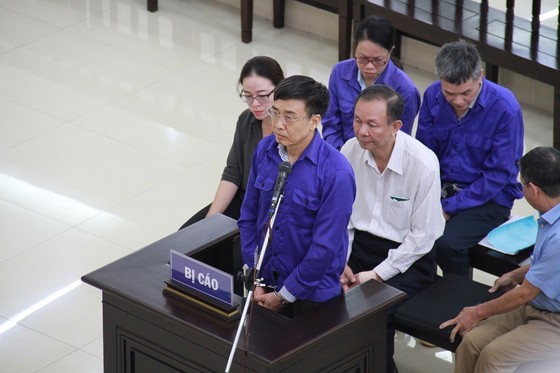 Hai nguyên Tổng Giám đốc Bảo hiểm Xã hội Việt Nam hầu toà ảnh 1