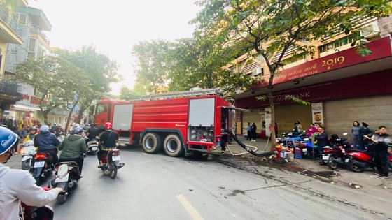Cháy lớn tại quán karaoke trên phố Thi Sách ảnh 3